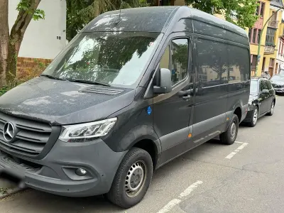 Używany Mercedes Sprinter 170 KM (125 kW) 2021 Czarny Van