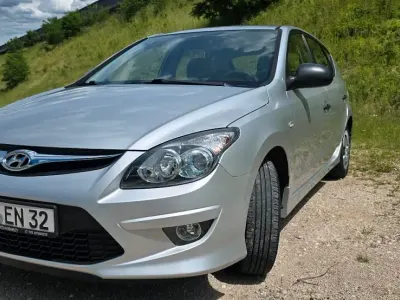 Gebraucht Hyundai i30 109 PS (80 kW) 2011 Silber Kombi