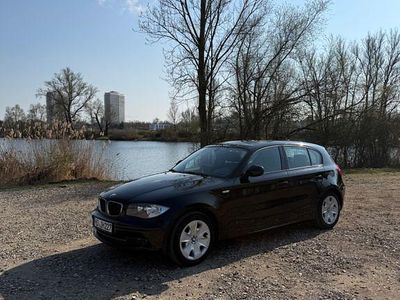 Gebraucht BMW 116 122 PS (89 kW) 2010 Schwarz Kleinwagen