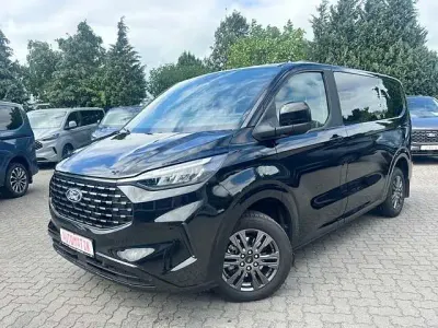 Gebraucht Ford Tourneo Titanium 136 PS (100 kW) 2025 Obsidianschwarz metallic Van / Kleinbus