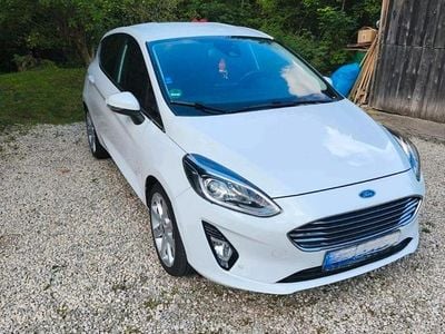 Weiß Gebraucht 2017 Ford Fiesta Kleinwagen | 9.990 € (Etwas zu teuer)
