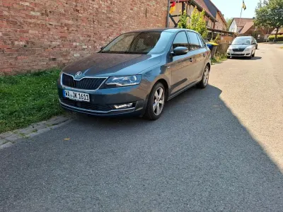 Gebraucht Skoda Rapid Clever 95 PS (69 kW) 2018 Grau Kleinwagen