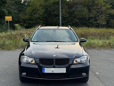 Gebraucht BMW 318 129 PS (94 kW) 2007 Schwarz Kombi