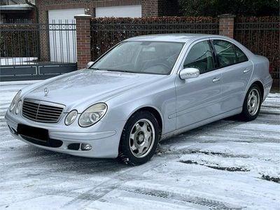 Gebraucht Mercedes E220 150 PS (110 kW) 2005 Silber Limousine