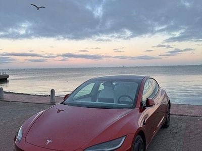 Begagnad Tesla Model 3 Long Range AWD 288 kW (392 HK) 2024 Röd Sedan