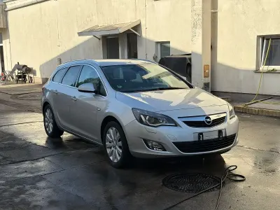 Gebraucht Opel Astra 110 PS (80 kW) 2012 Silber Kombi