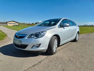 Używany Opel Astra Innovation 165 KM (121 kW) 2011 Srebrny Kombi
