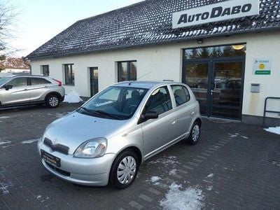 Silber Gebraucht 2002 Toyota Yaris Limousine | 2.485 € (Teuer)