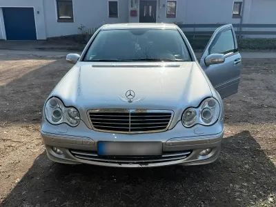 Używany Mercedes 200 122 KM (89 kW) 2006 Srebrny Sedan/Limuzyna