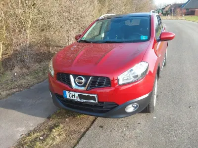 Gebraucht Nissan Qashqai Visia 141 PS (103 kW) 2011 Rot SUV