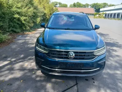 Gebraucht VW Tiguan Life 150 PS (110 kW) 2023 Blau SUV