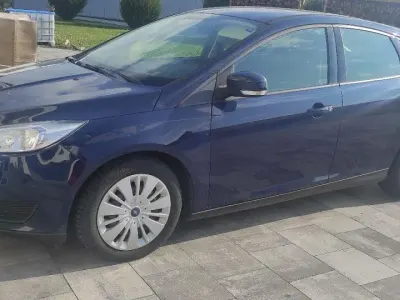 Używany Ford Focus Ambiente 101 KM (74 kW) 2015 Niebieski Sedan/Limuzyna