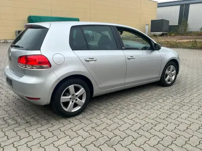 Käytetty VW Golf VII 122 HP (89 kW) 2012 Hopea Sedan