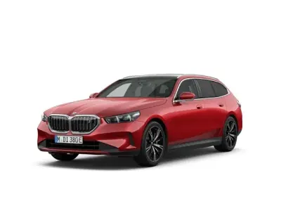 Gebraucht BMW i5 M Sport 250 kW (340 PS) 2025 Rot Kombi