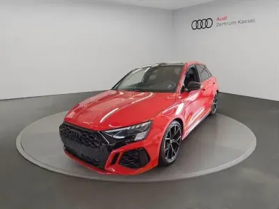 Gebraucht Audi RS3 Sportback Ambiente 400 PS (294 kW) 2023 Tangorot metallic Kleinwagen