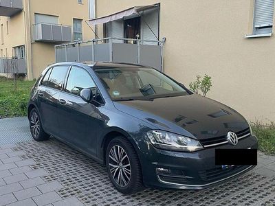 Schwarz Gebraucht 2016 VW Golf VII Allstar Limousine | 12.600 € (Etwas zu teuer)