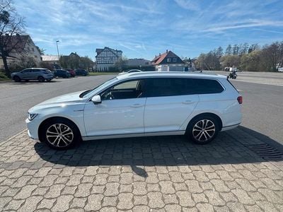 Gebraucht VW Passat 190 PS (139 kW) 2018 Weiß Kombi