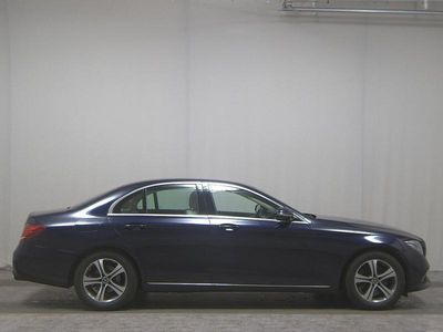 Gebraucht Mercedes E300 Avantgarde 245 PS (180 kW) 2019 Blau Limousine