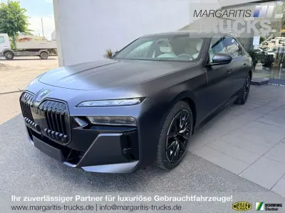 Gebraucht BMW 740 299 PS (219 kW) 2026 Frozen deep grey Limousine