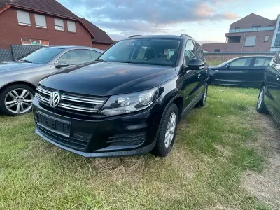 Gebraucht VW Tiguan Trendline 110 PS (80 kW) 2015 Schwarz SUV