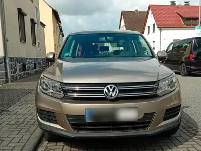 Gebraucht VW Tiguan 122 PS (89 kW) 2011 Gold SUV