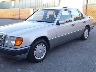 Gebraucht Mercedes E230 132 PS (97 kW) 1989 Gold Limousine