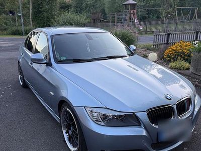 Gebraucht BMW 318 143 PS (105 kW) 2011 Blau Limousine