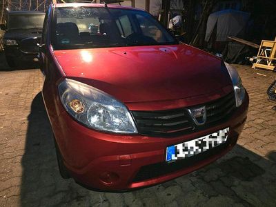 Gebraucht Dacia Sandero 70 PS (51 kW) 2011 Rot Kleinwagen