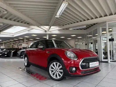Gebraucht Mini Cooper Clubman 136 PS (100 kW) 2016 Blazing red ii (metallic) Kombi