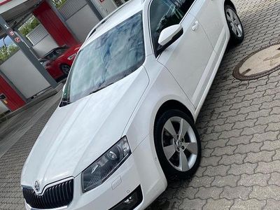 Weiß Gebraucht 2014 Skoda Octavia Elegance Kombi | 10.800 € (Fairer Preis)
