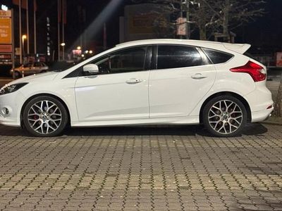 Gebraucht Ford Focus 150 PS (110 kW) 2014 Weiß Limousine