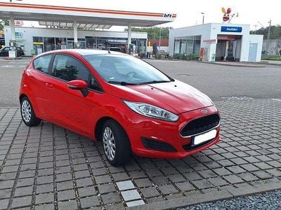 Gebraucht Ford Fiesta 80 PS (58 kW) 2016 Rot Kleinwagen