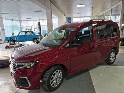 Gebraucht Ford Tourneo Connect Titanium 122 PS (89 kW) 2023 Cyclone maple red Van / Kleinbus