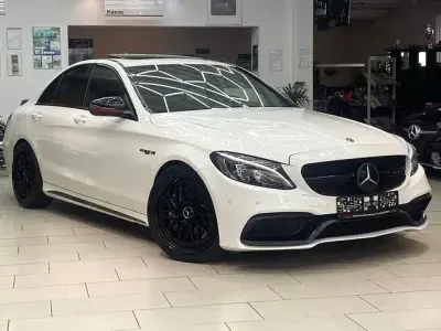 Używany Mercedes C43 AMG AMG 367 KM (269 kW) 2017 Biały Sedan/Limuzyna