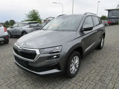 Neu Skoda Karoq Selection 150 PS (110 kW) 2026 Graphitegrau metallic SUV