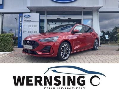 Rot Gebraucht 2023 Ford Focus ST-Line X Limousine | 27.989 € (Etwas zu teuer)