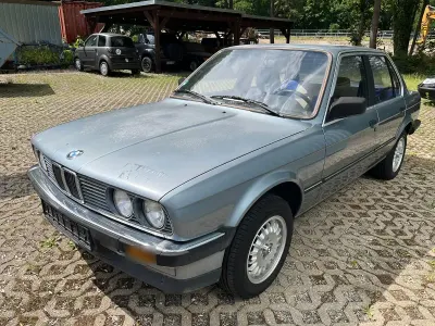 Gebraucht BMW 318 102 PS (75 kW) 1987 Silber Limousine