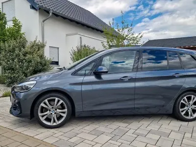Gebraucht BMW 218 Gran Tourer Shadowline 140 PS (102 kW) 2018 Grau Van / Kleinbus