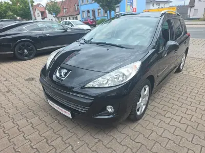Gebraucht Peugeot 207 Premium 111 PS (81 kW) 2011 Schwarz Kombi