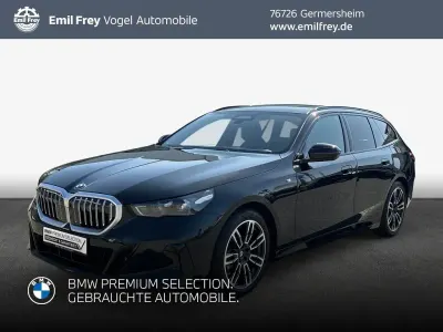 Gebraucht BMW 520 Performance 197 PS (144 kW) 2024 Black sapphire metallic Kombi