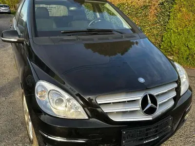 Gebraucht Mercedes B180 116 PS (85 kW) 2011 Schwarz Van / Kleinbus