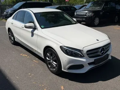 Gebraucht Mercedes C180 Avantgarde 116 PS (85 kW) 2015 Weiß Limousine