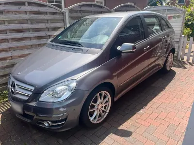Gebraucht Mercedes B180 109 PS (80 kW) 2010 Grau Van / Kleinbus