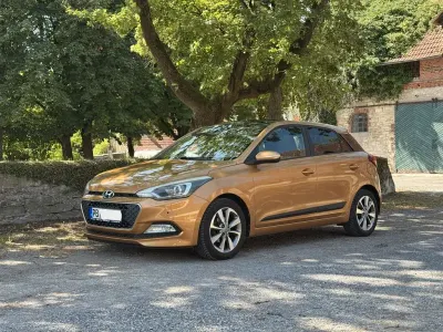 Gebraucht Hyundai i20 Style 101 PS (74 kW) 2014 Orange Kleinwagen