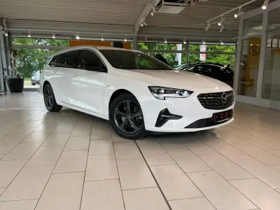 Gebraucht Opel Insignia Elegance 200 PS (147 kW) 2021 Schneeweiss/summitwhite/arctic Kombi