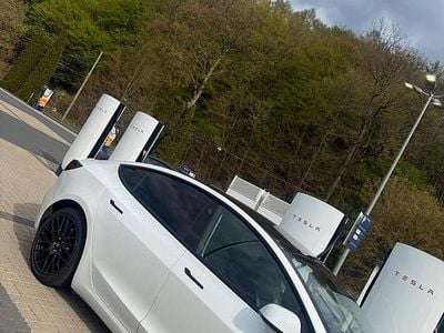 Begagnad Tesla Model 3 324 kW (441 HK) 2021 Vit Sedan