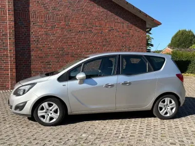 Gebraucht Opel Meriva Innovation 120 PS (88 kW) 2011 Silber Van / Kleinbus