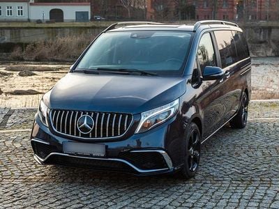 Gebraucht Mercedes V220 Edition 163 PS (119 kW) 2018 Blau Van / Kleinbus