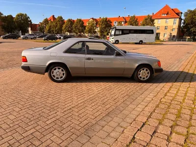 Używany Mercedes 230 132 KM (97 kW) 1989 Srebrny Coupe