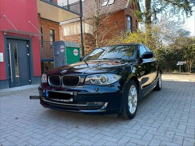 Gebraucht BMW 116 122 PS (89 kW) 2010 Schwarz Kleinwagen